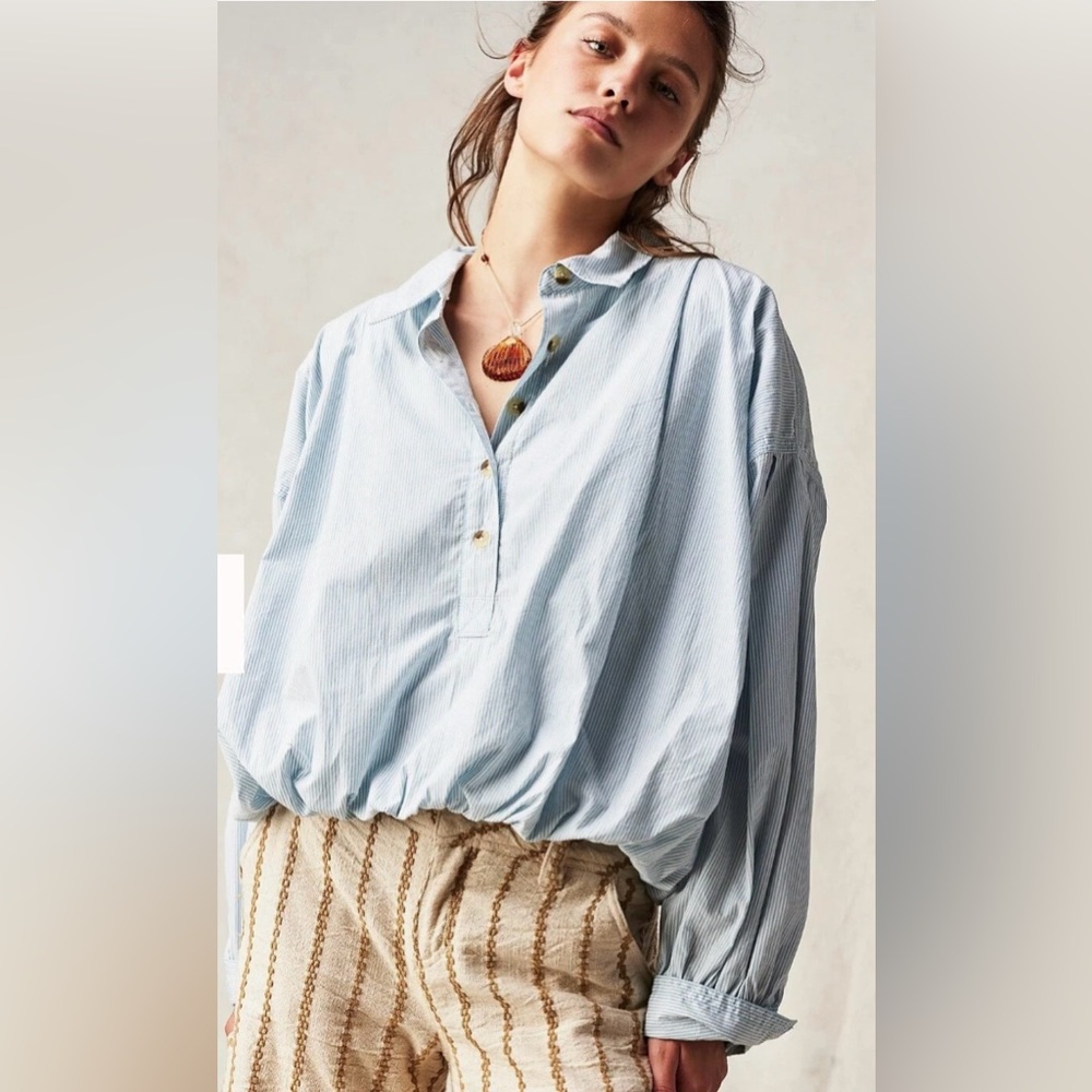 FREE PEOPLE Newport Bubble Stripe Top XL
EUC. Blue/white stripe